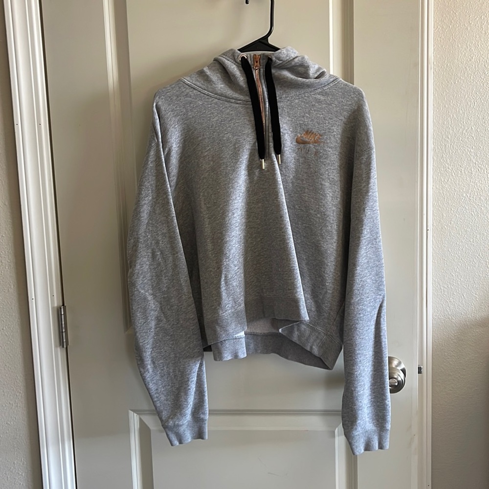 Women’s NIKE cropped pullover jacket